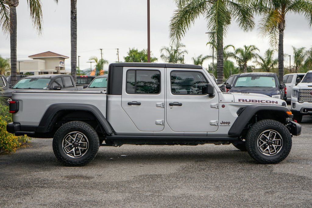 Used 2024 Jeep Gladiator Rubicon w/ Convenience Group AWD/4WD image 11