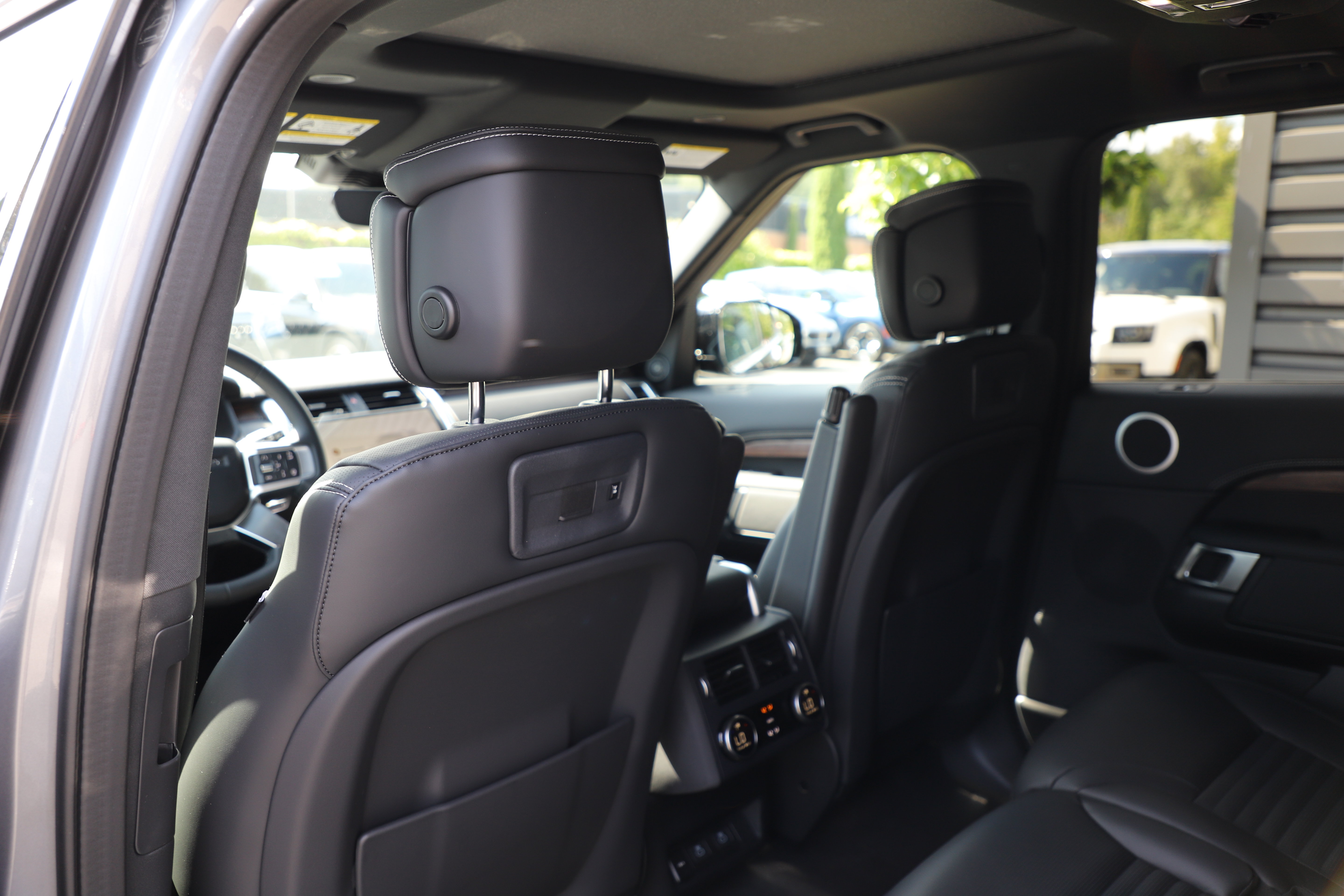 New 2026 Land Rover Discovery Dynamic SE AWD/4WD image 15