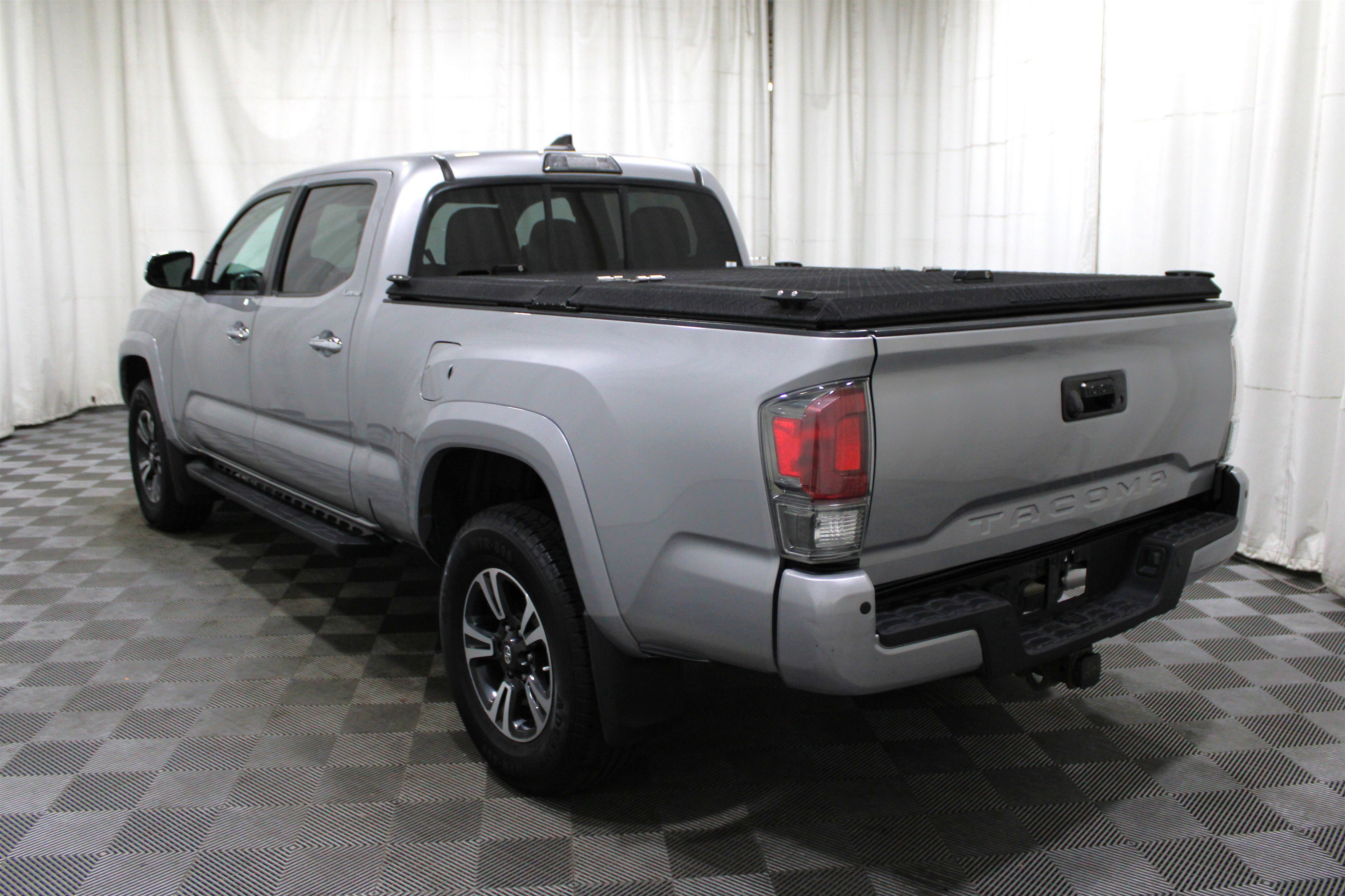 Used 2016 Toyota Tacoma Limited image 40