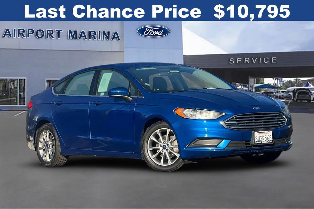 Used 2017 Ford Fusion SE w/ Fusion SE Technology Package image 2
