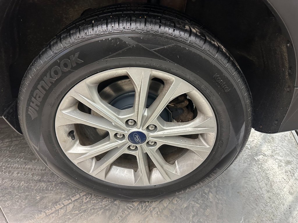 Used 2018 Ford Escape SE image 32