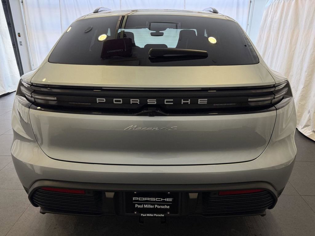 Certified 2025 Porsche Macan 4S Electric AWD/4WD image 8