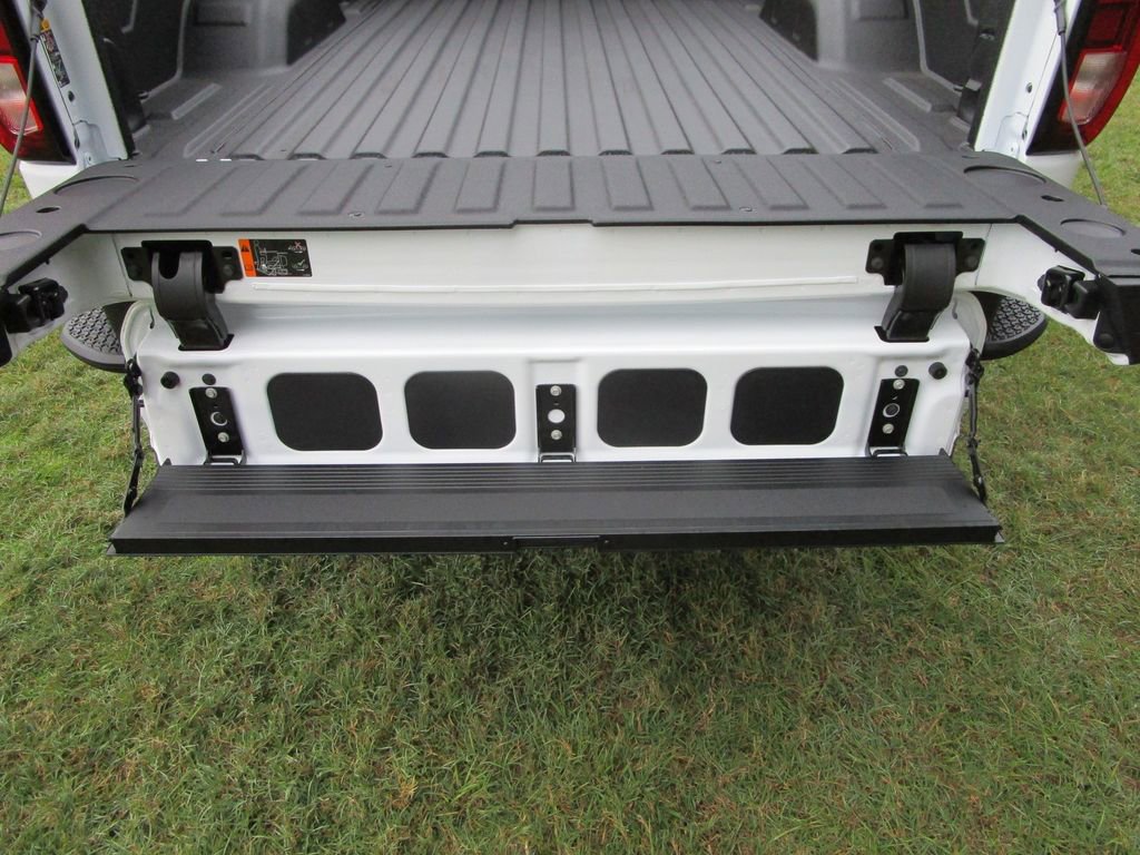 New 2026 GMC Sierra 2500 SLE w/ SLE Value Package; image 15