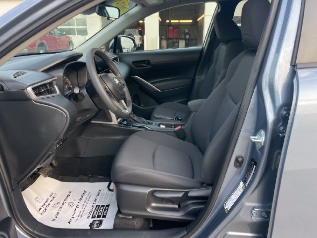 Used 2024 Toyota Corolla Cross LE AWD/4WD image 19