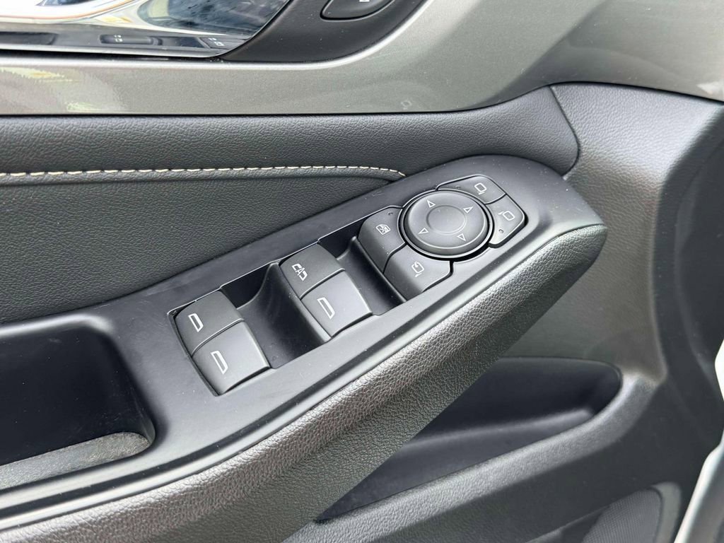 Used 2023 Chevrolet Traverse LT w/ LT Premium Package AWD/4WD image 15