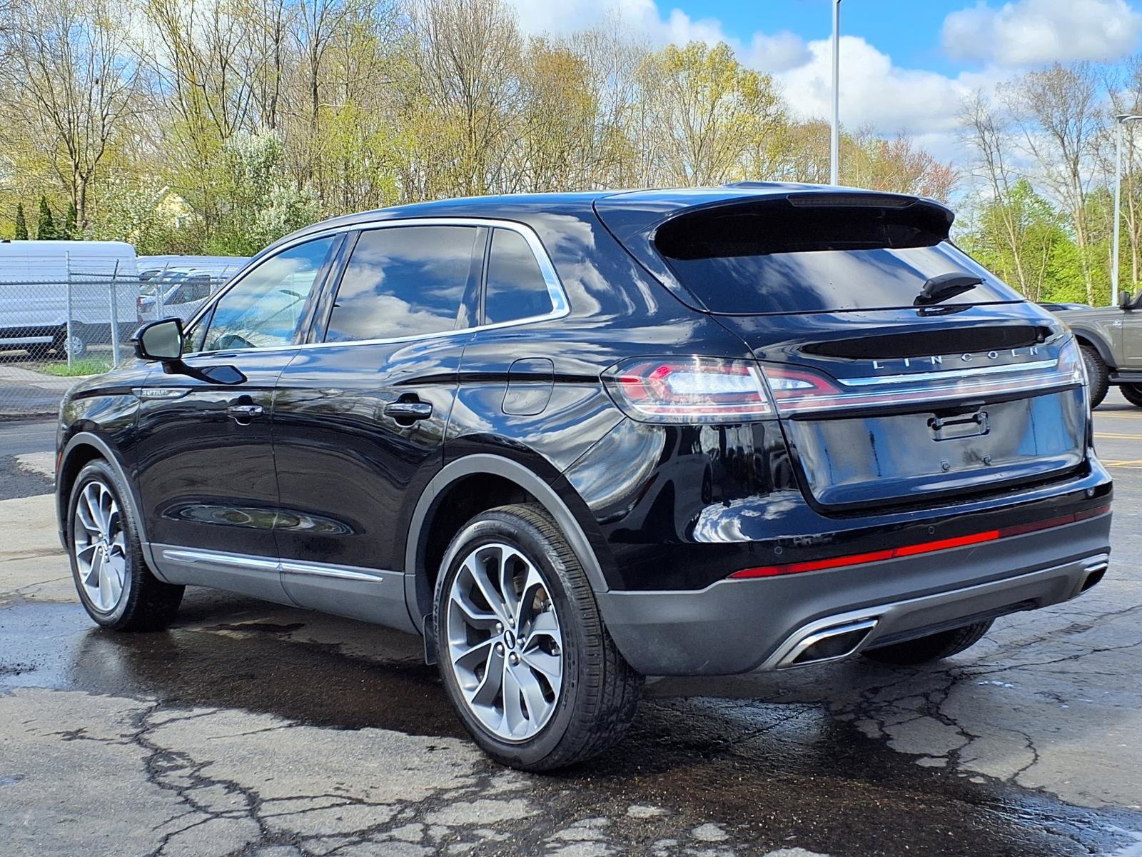 Used 2023 Lincoln Nautilus Reserve AWD/4WD image 7