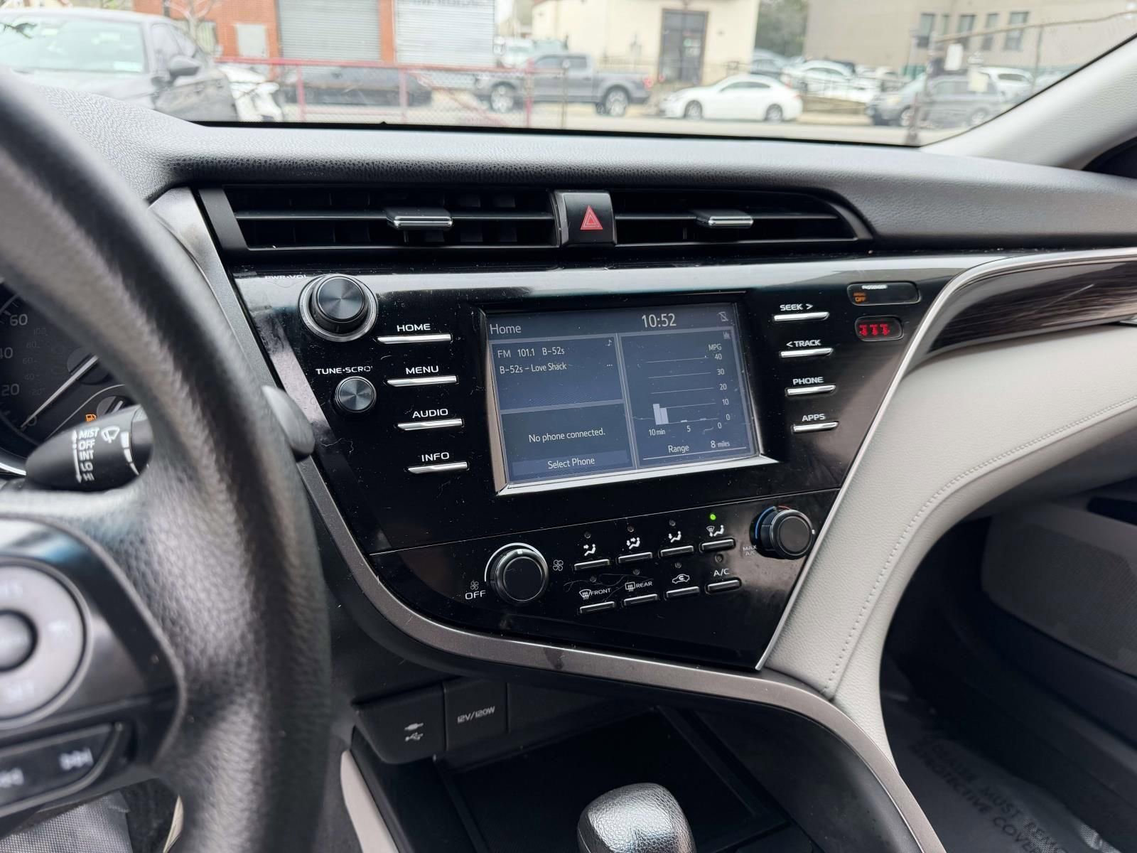 Used 2018 Toyota Camry LE image 31
