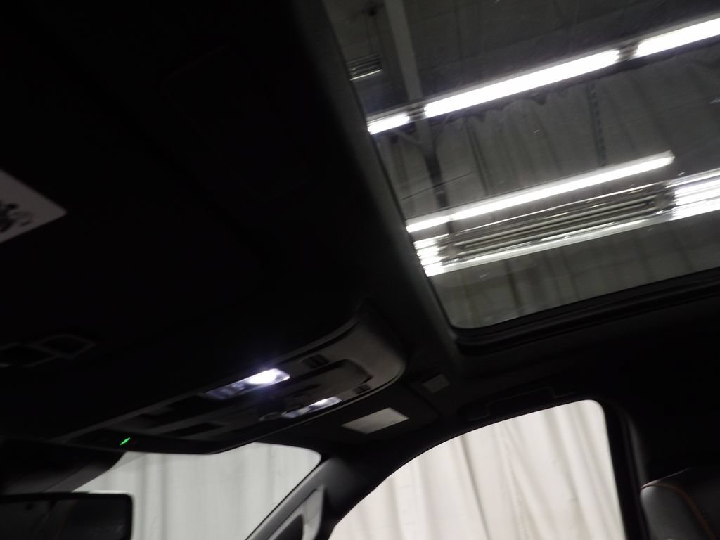 Used 2025 GMC Yukon XL AT4 AWD/4WD image 26