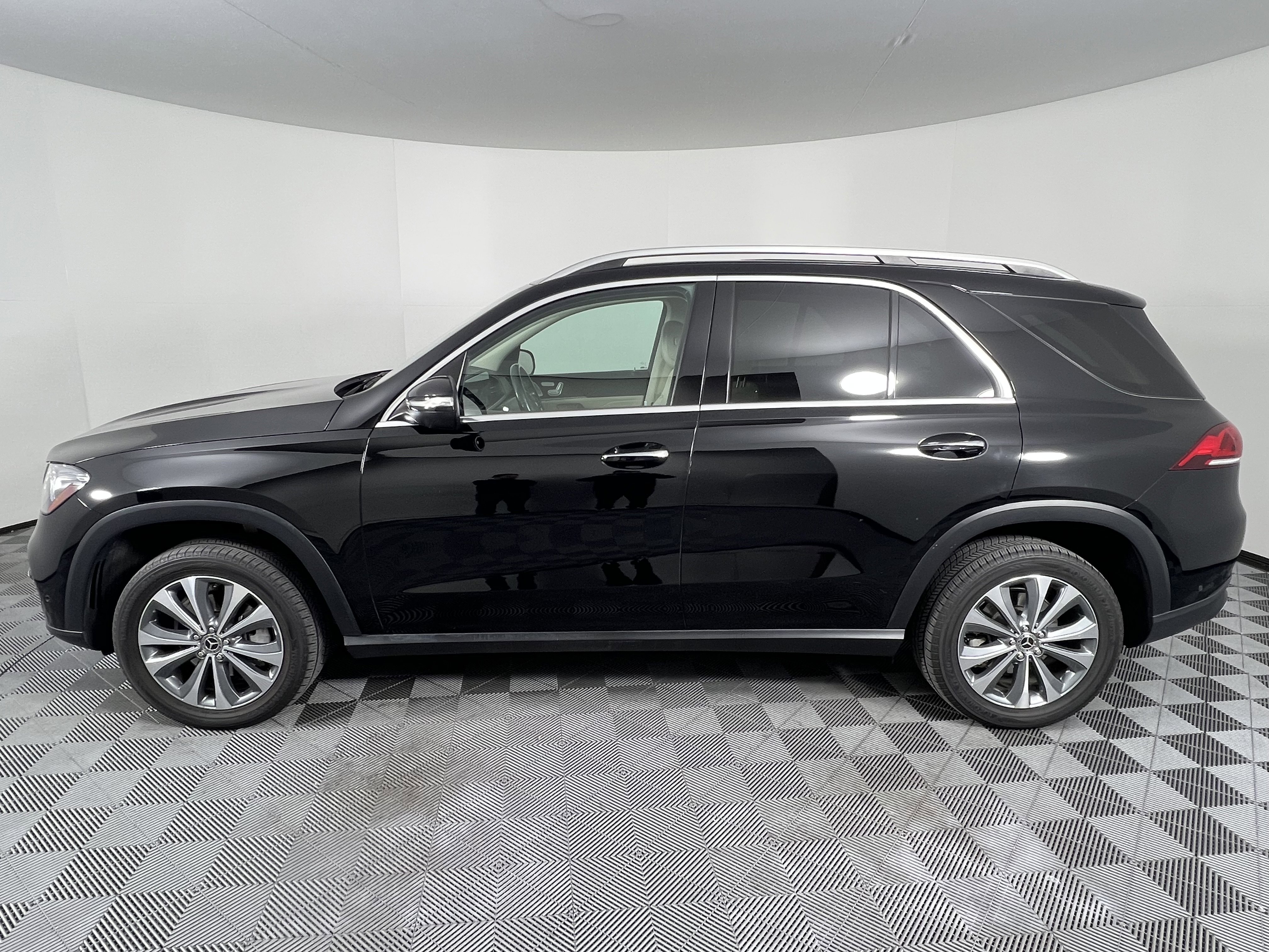 Certified 2020 Mercedes-Benz GLE 350 4MATIC image 9