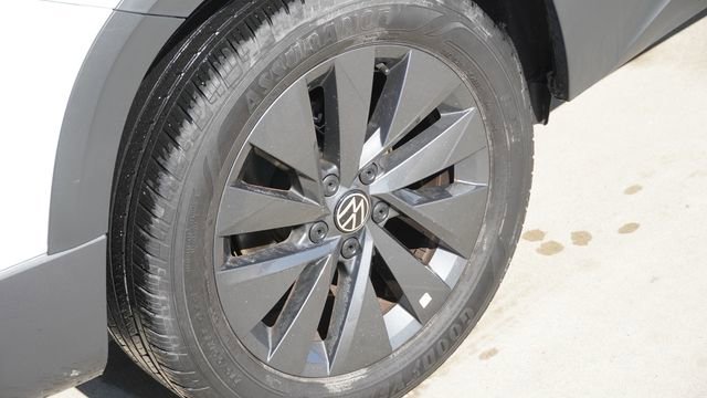Used 2024 Volkswagen Taos S image 11