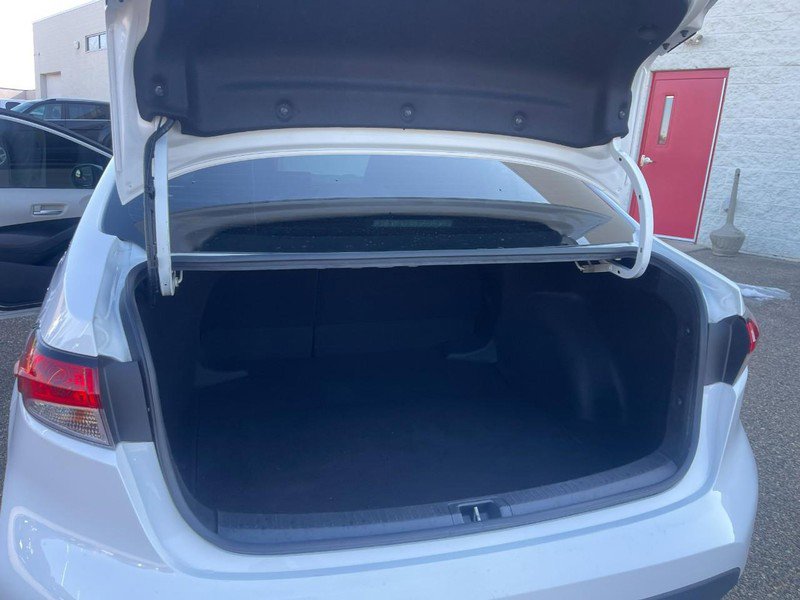 Used 2021 Toyota Corolla LE image 12