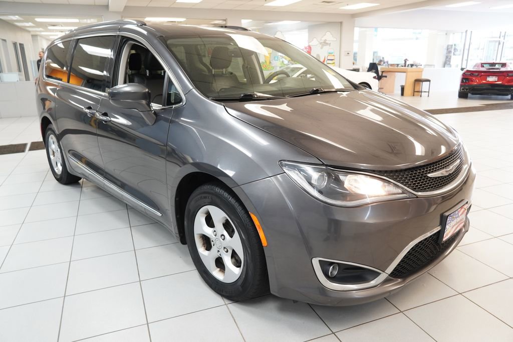 Used 2017 Chrysler Pacifica Touring-L Plus image 16