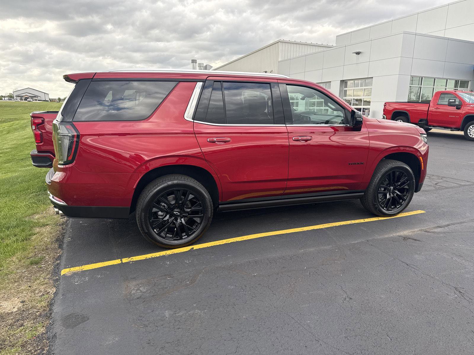 Used 2025 Chevrolet Tahoe Premier AWD/4WD image 2
