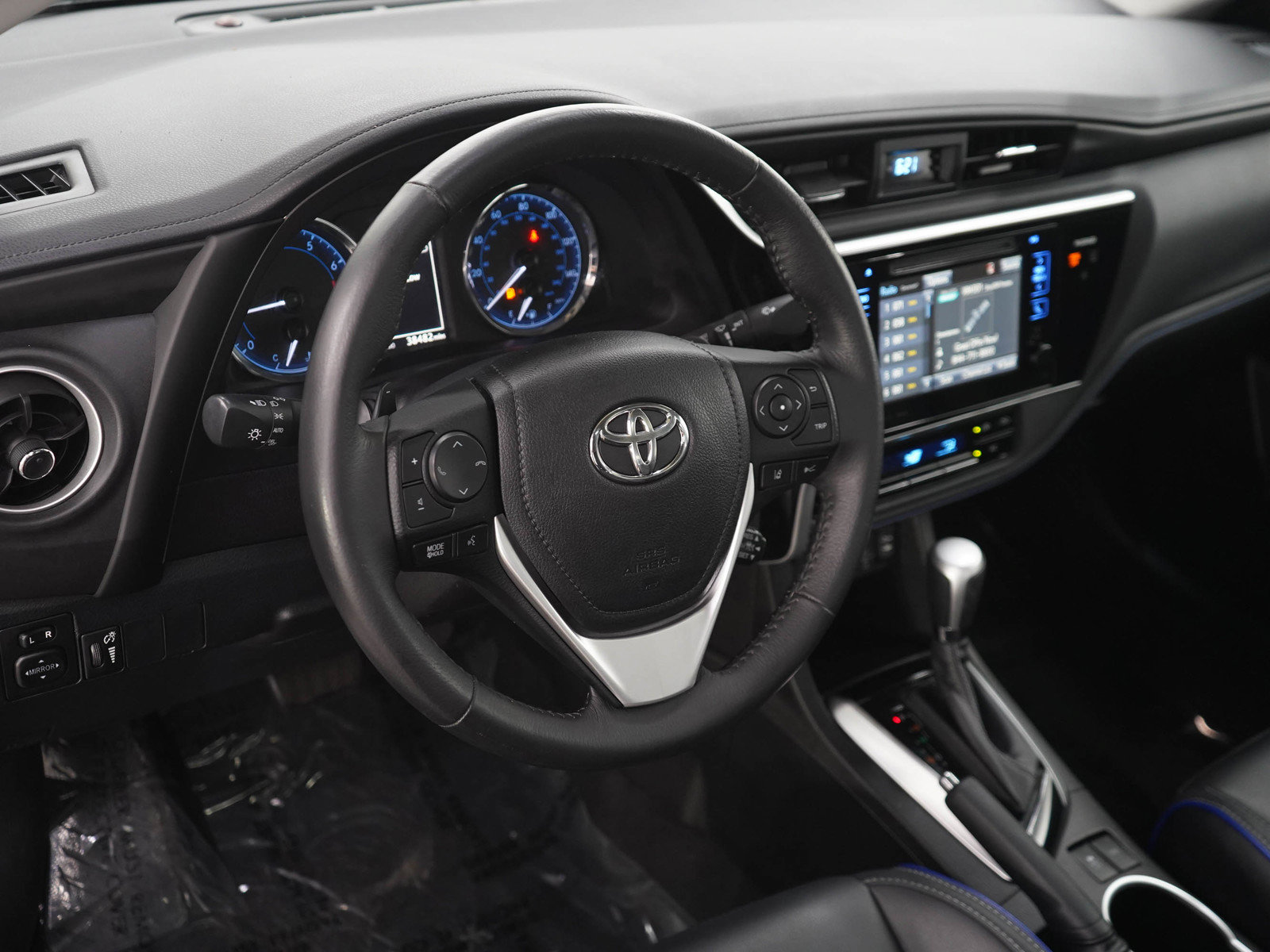 Used 2017 Toyota Corolla XSE FWD image 19