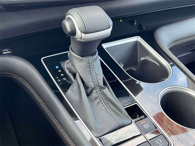 Used 2025 Toyota Sienna Platinum image 33