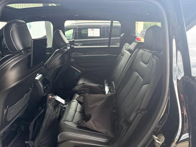 Used 2023 Jeep Grand Cherokee L Overland w/ Rear Seat Video Group I AWD/4WD image 12