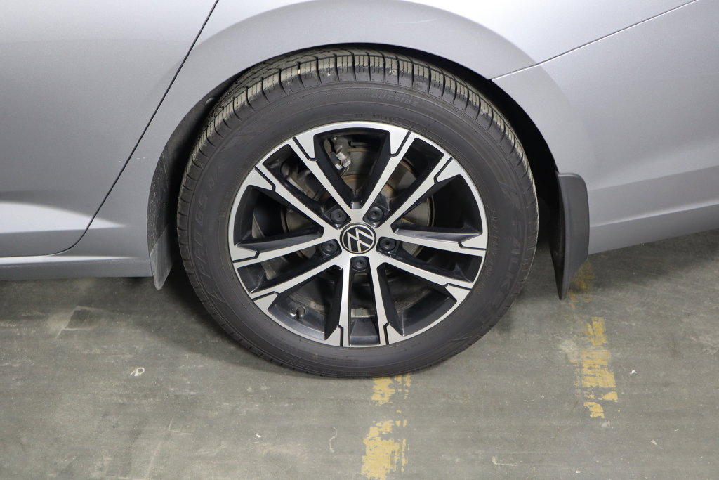 Used 2024 Volkswagen Jetta Sport FWD image 40