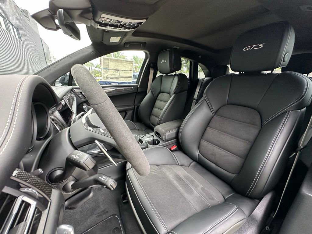 Used 2025 Porsche Macan GTS image 5