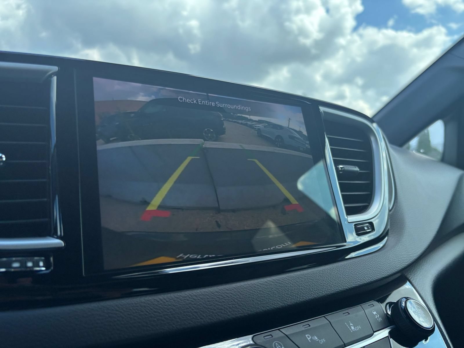 Used 2025 Chrysler Pacifica Select FWD image 25