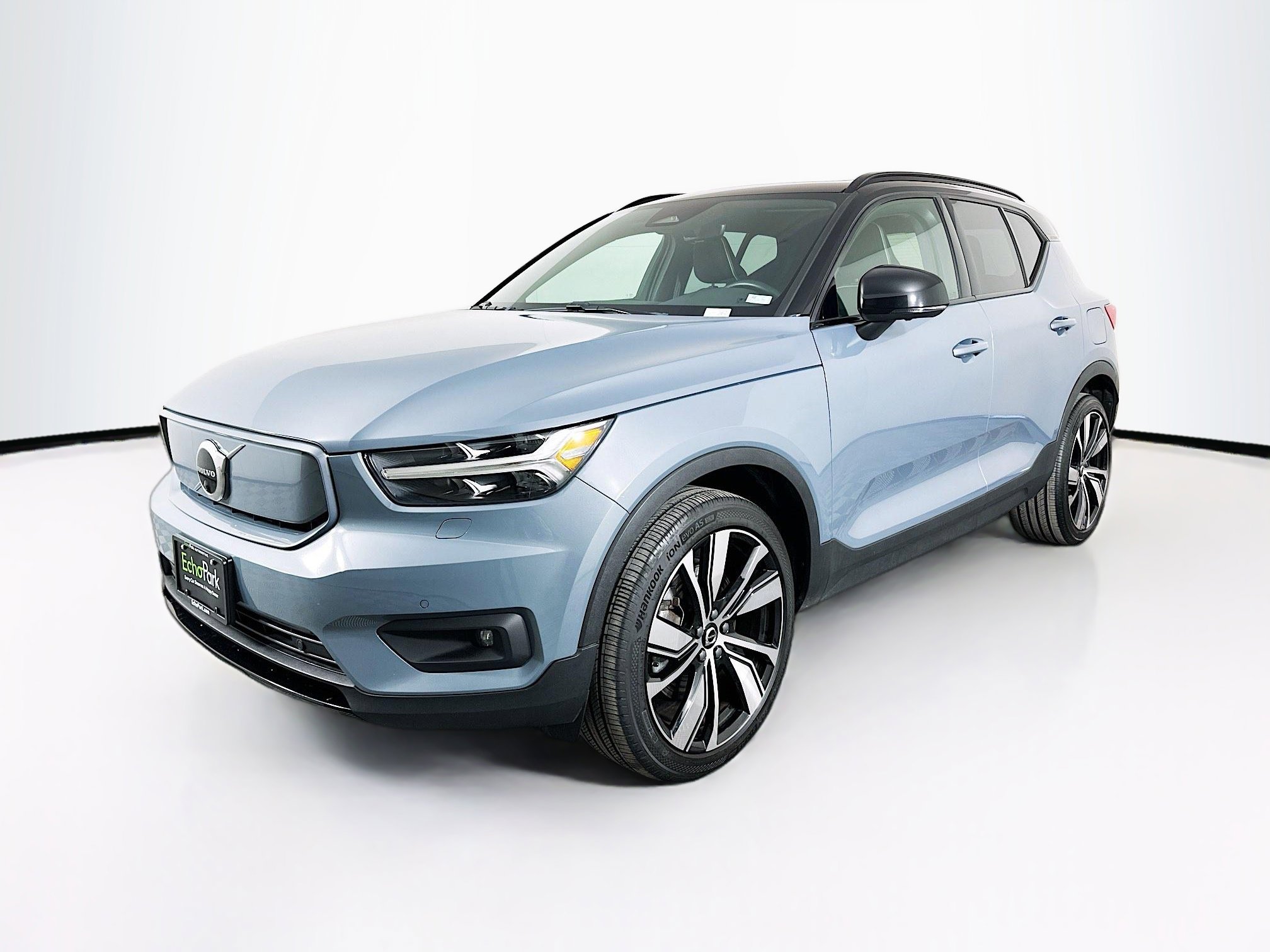Used 2021 Volvo XC40 P8 Recharge w/ Advanced Package image 3