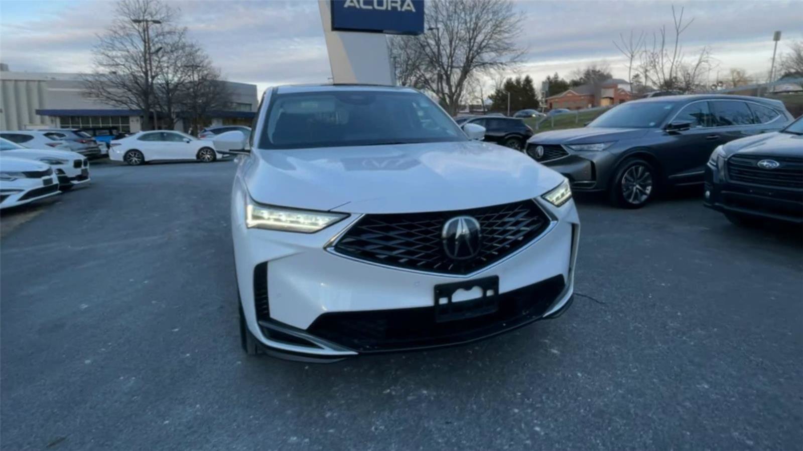 Used 2025 Acura MDX SH-AWD w/ Technology Package image 2