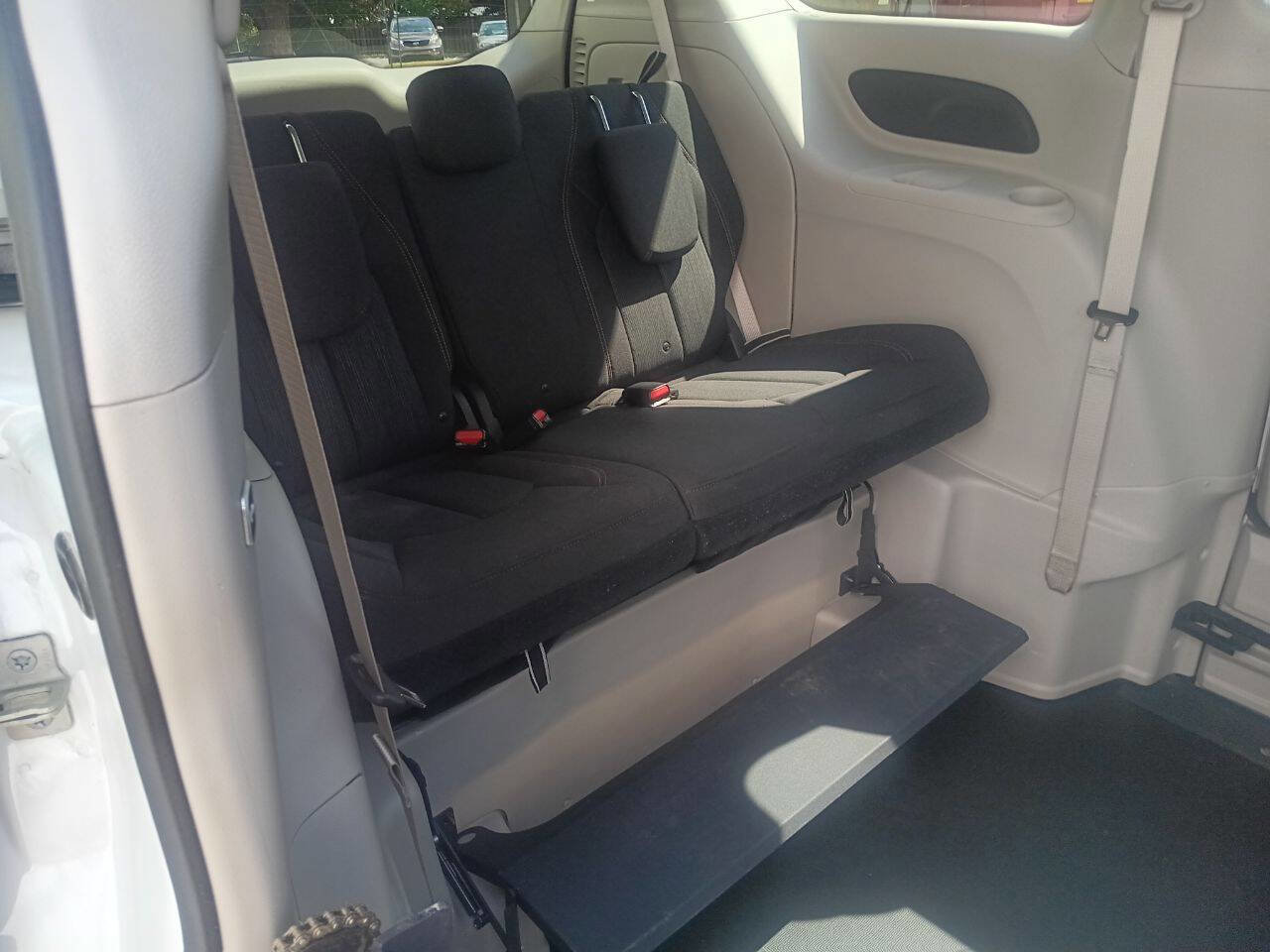 Used 2018 Chrysler Pacifica Touring Plus image 9