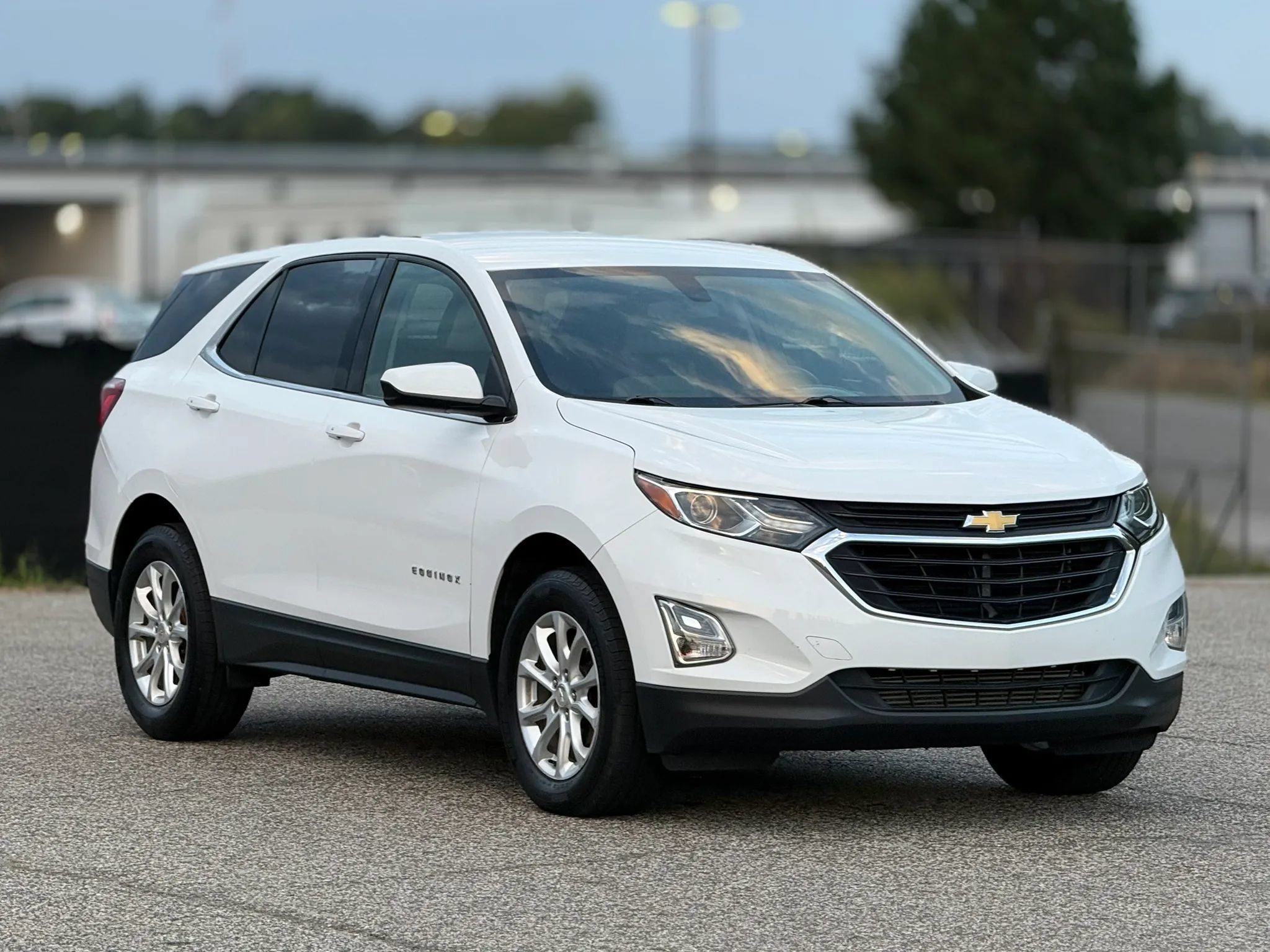 Used 2018 Chevrolet Equinox LT w/ LPO, Cargo Package AWD/4WD image 1