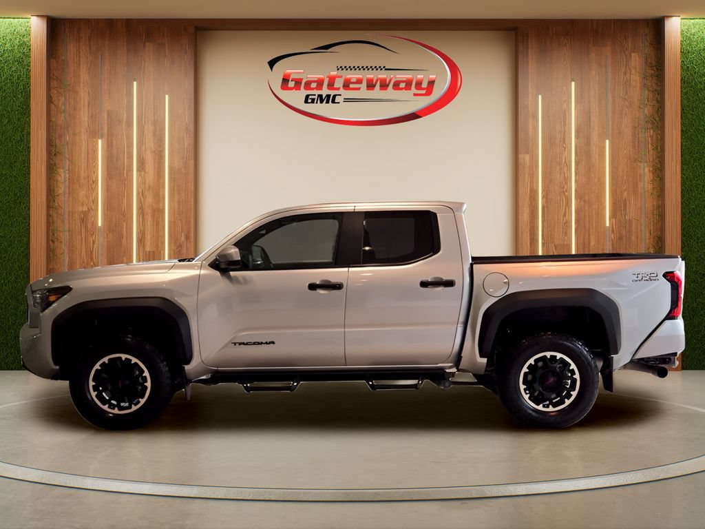 Used 2024 Toyota Tacoma TRD Off-Road AWD/4WD image 4