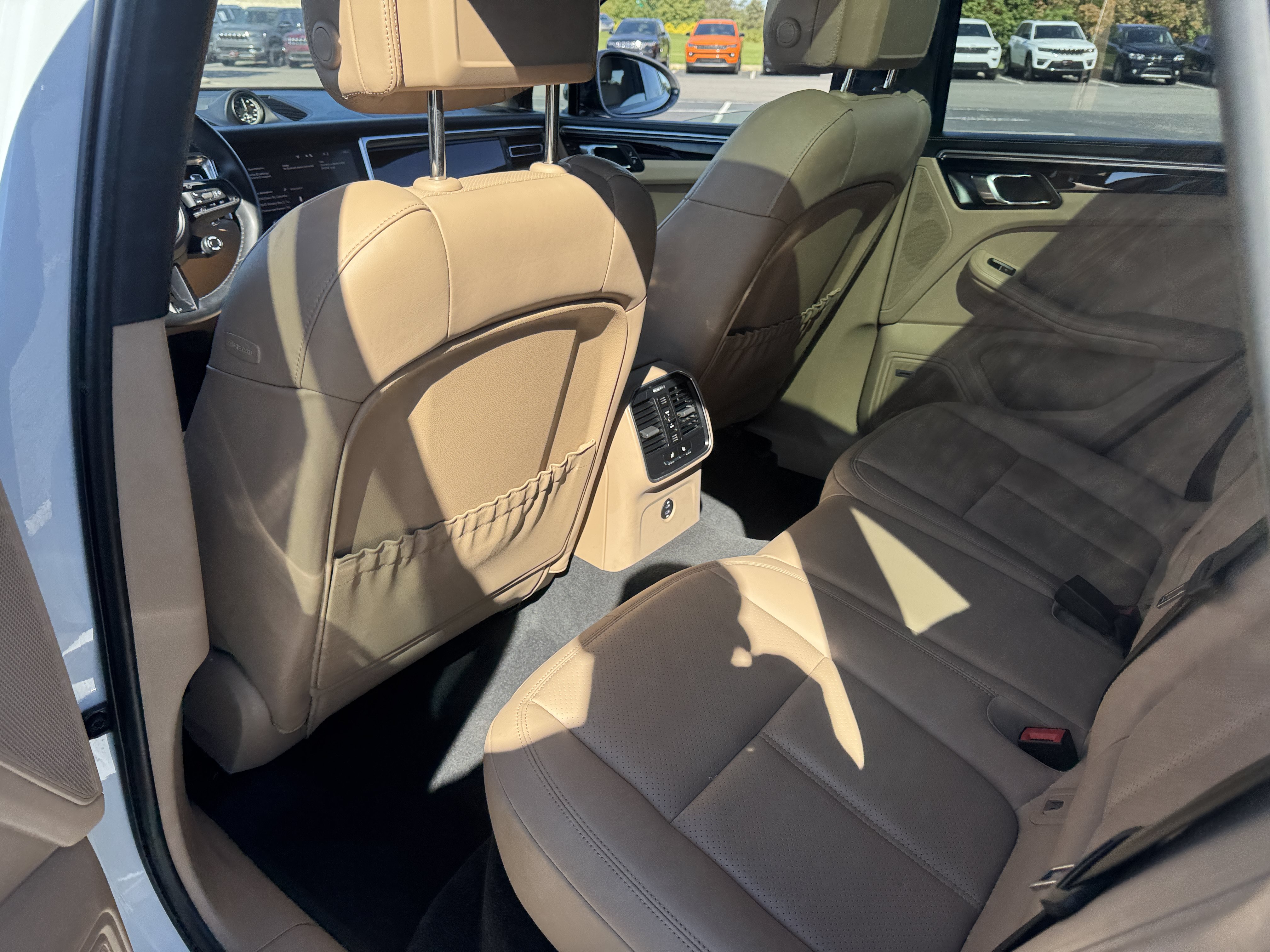 Used 2024 Porsche Macan AWD/4WD image 14