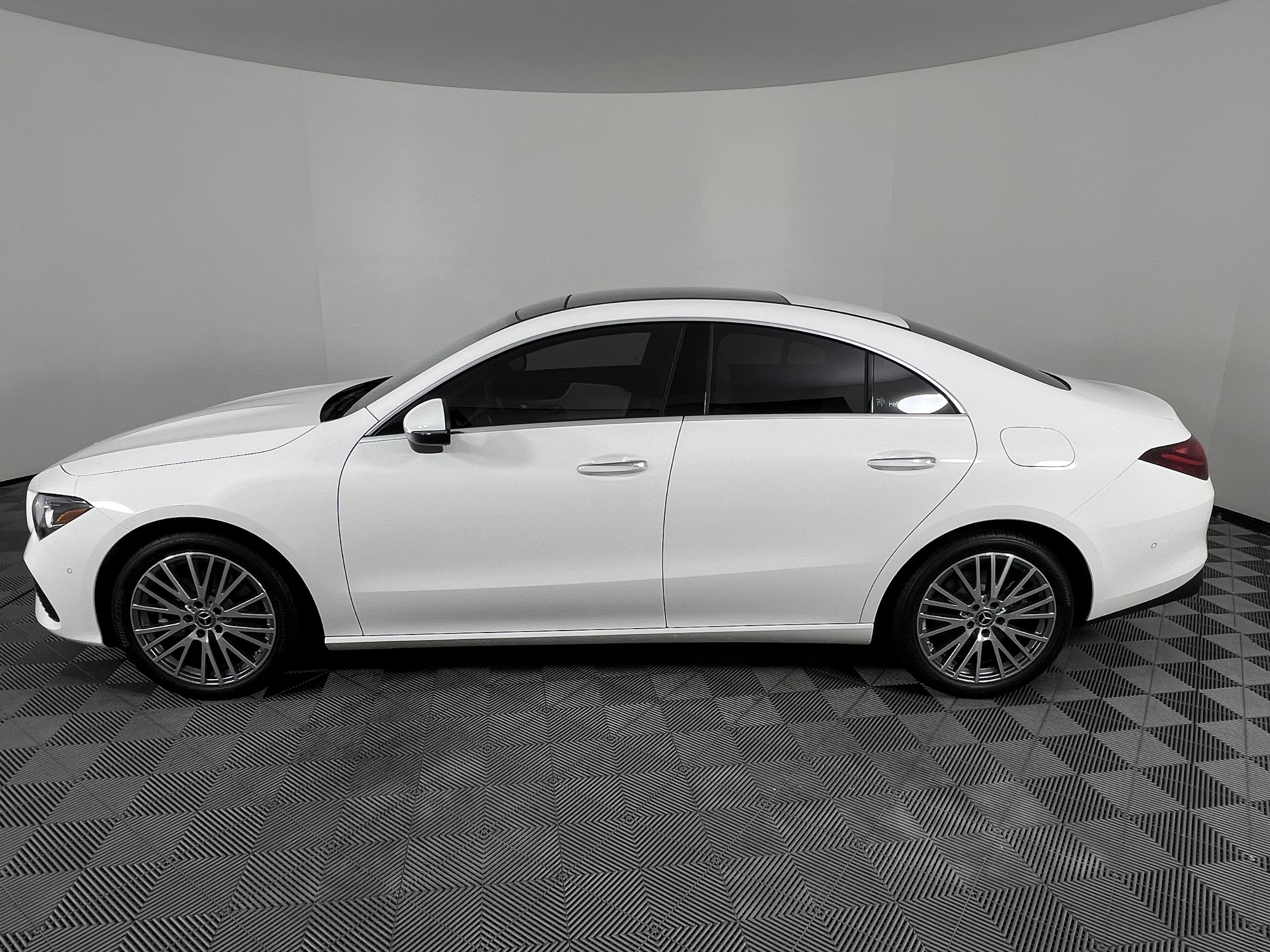 Used 2025 Mercedes-Benz CLA 250 4MATIC image 9