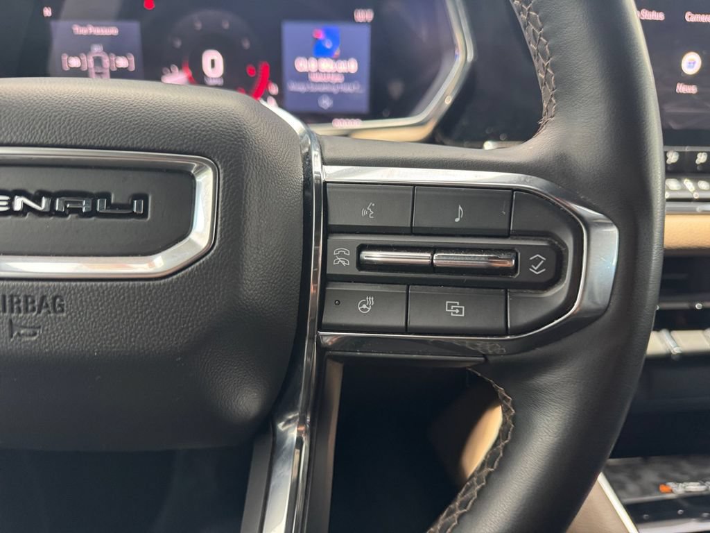 Certified 2023 GMC Canyon Denali w/ Denali Black Edition AWD/4WD image 22