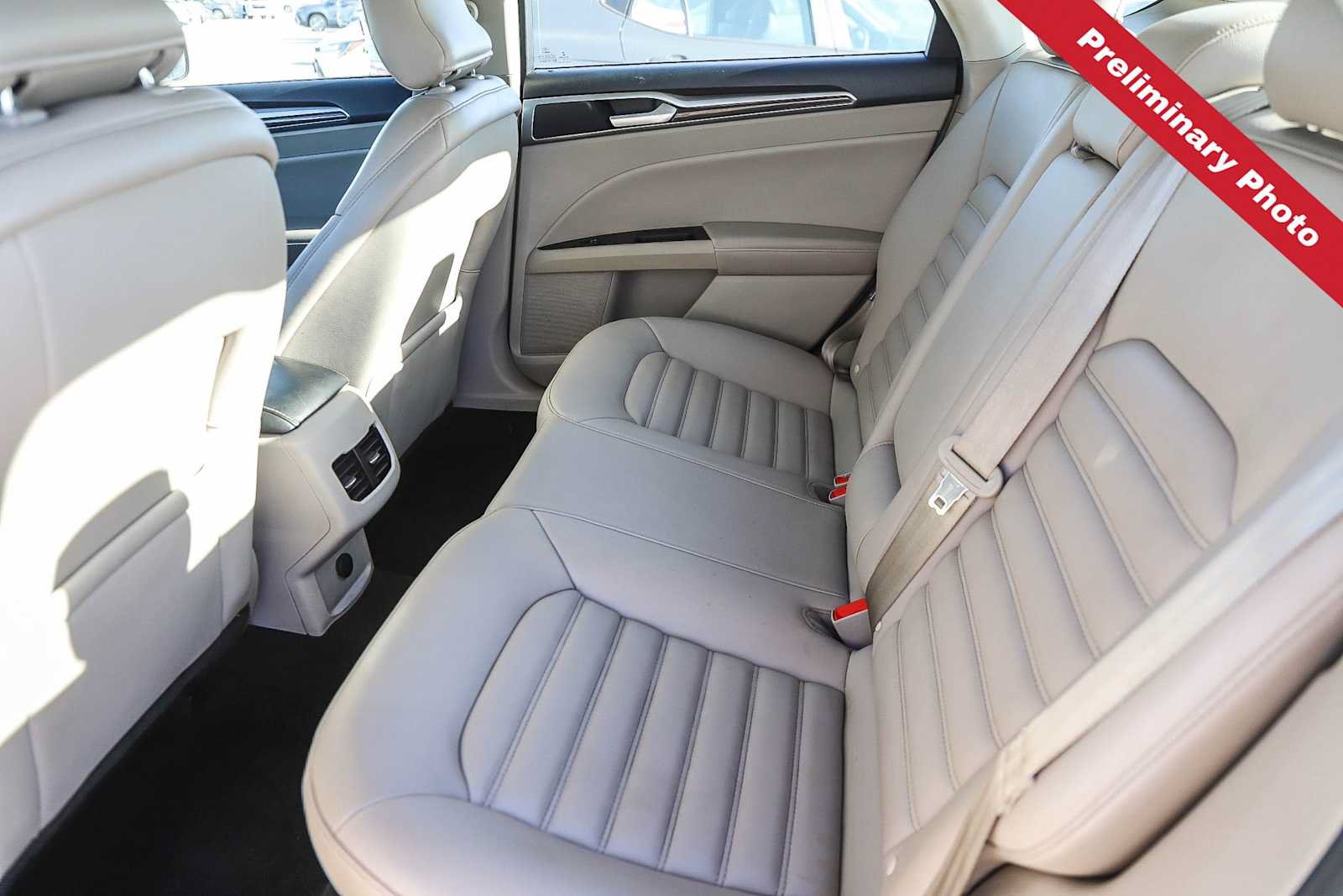 Used 2019 Ford Fusion SEL FWD image 17