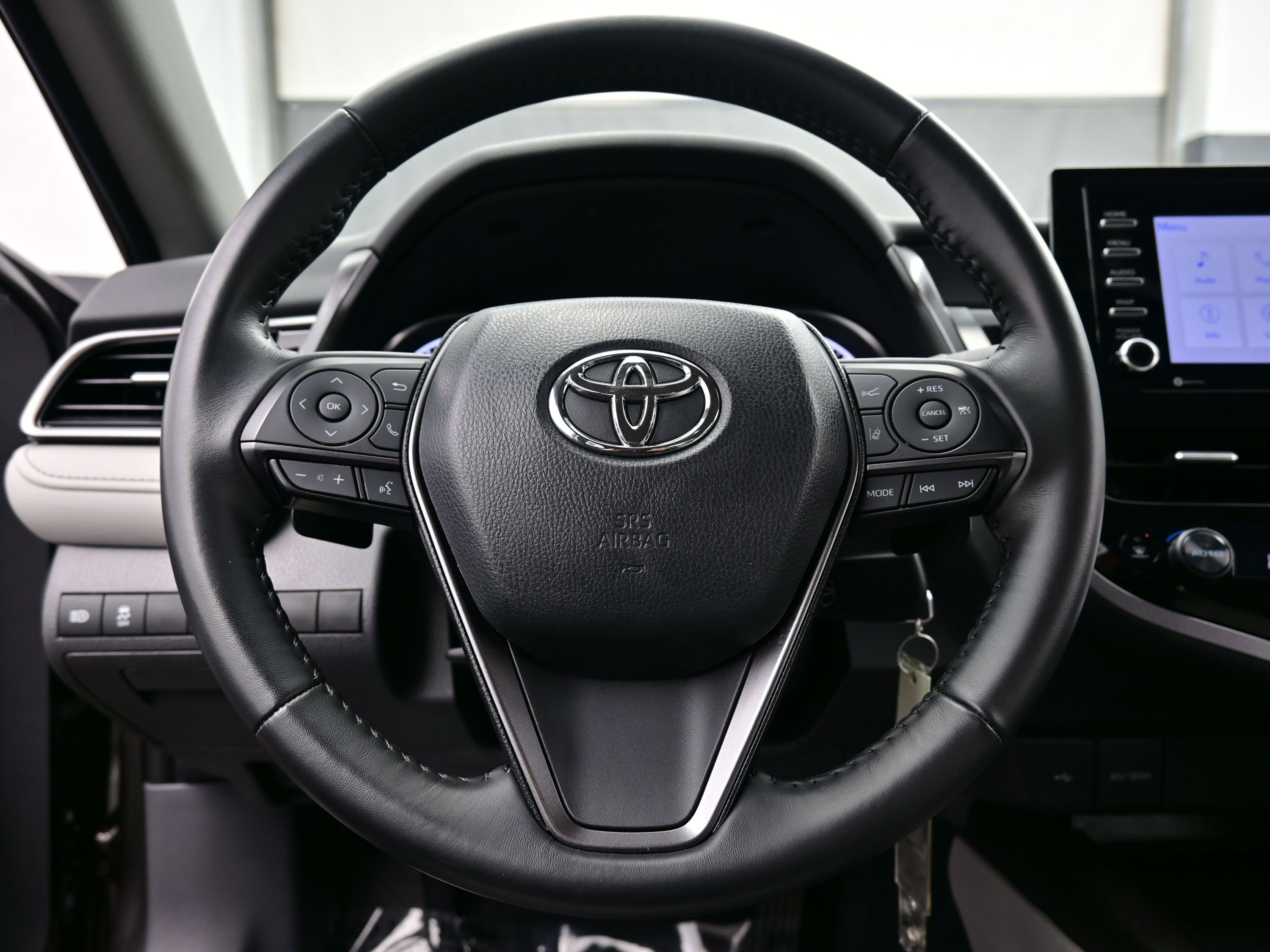 Used 2024 Toyota Camry SE image 23