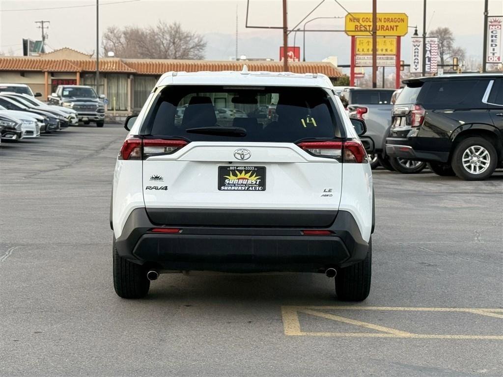 Used 2024 Toyota RAV4 LE AWD/4WD image 6