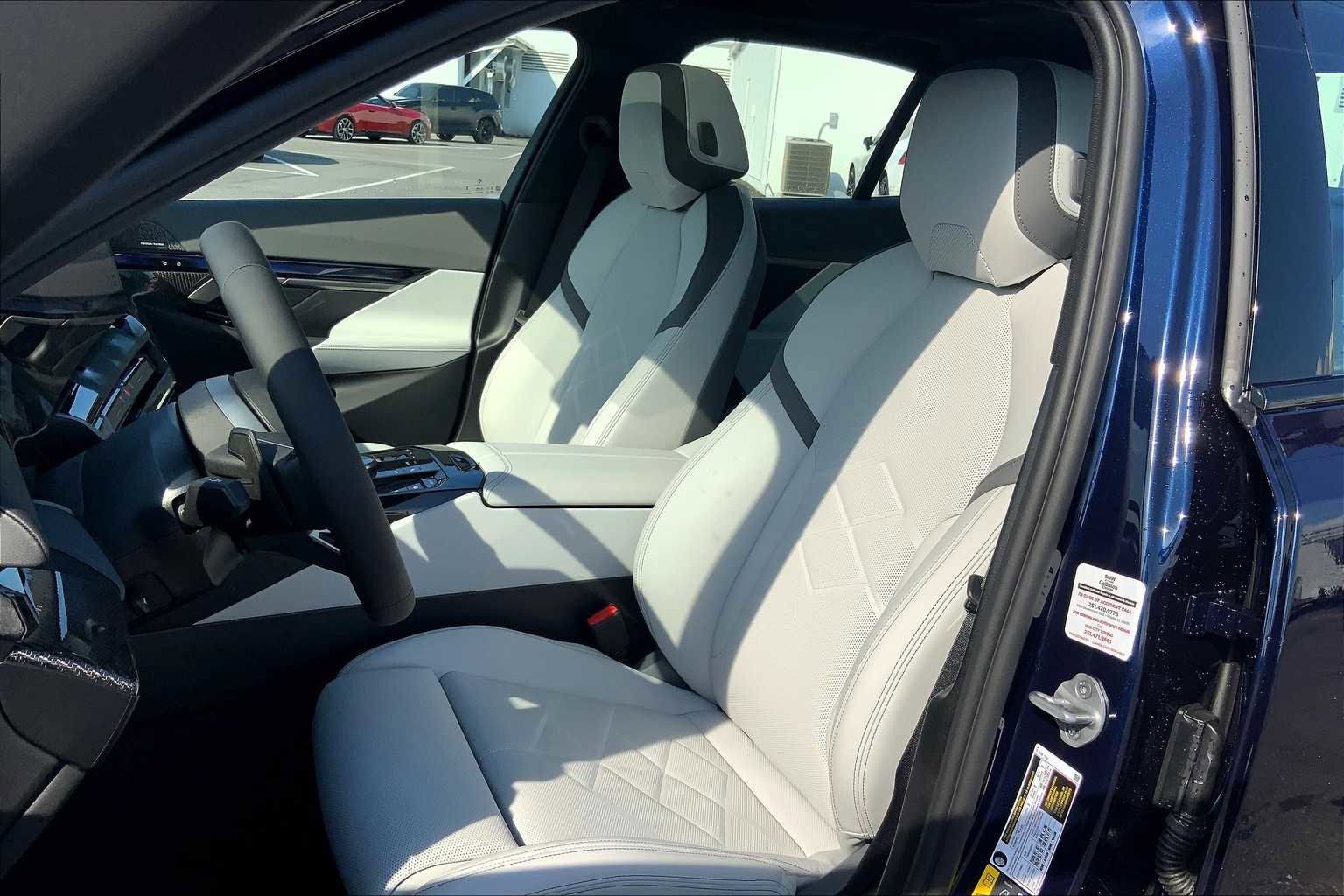 New 2026 BMW 550e xDrive w/ Premium Package image 9