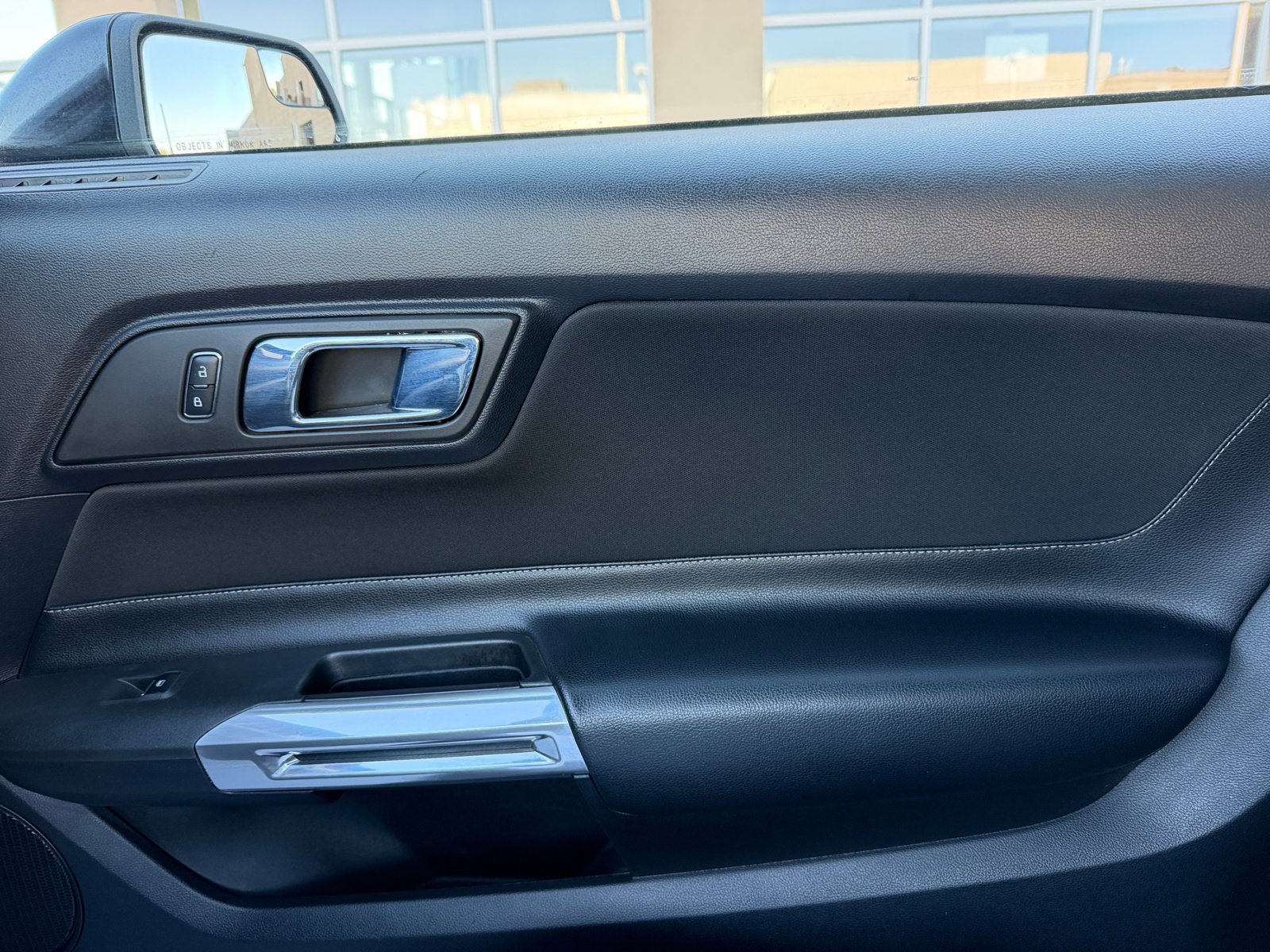 Used 2017 Ford Mustang Convertible RWD image 16