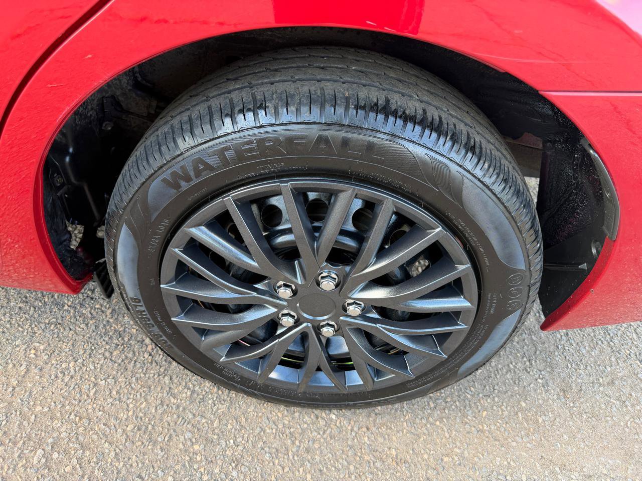 Used 2018 Toyota Corolla LE image 24