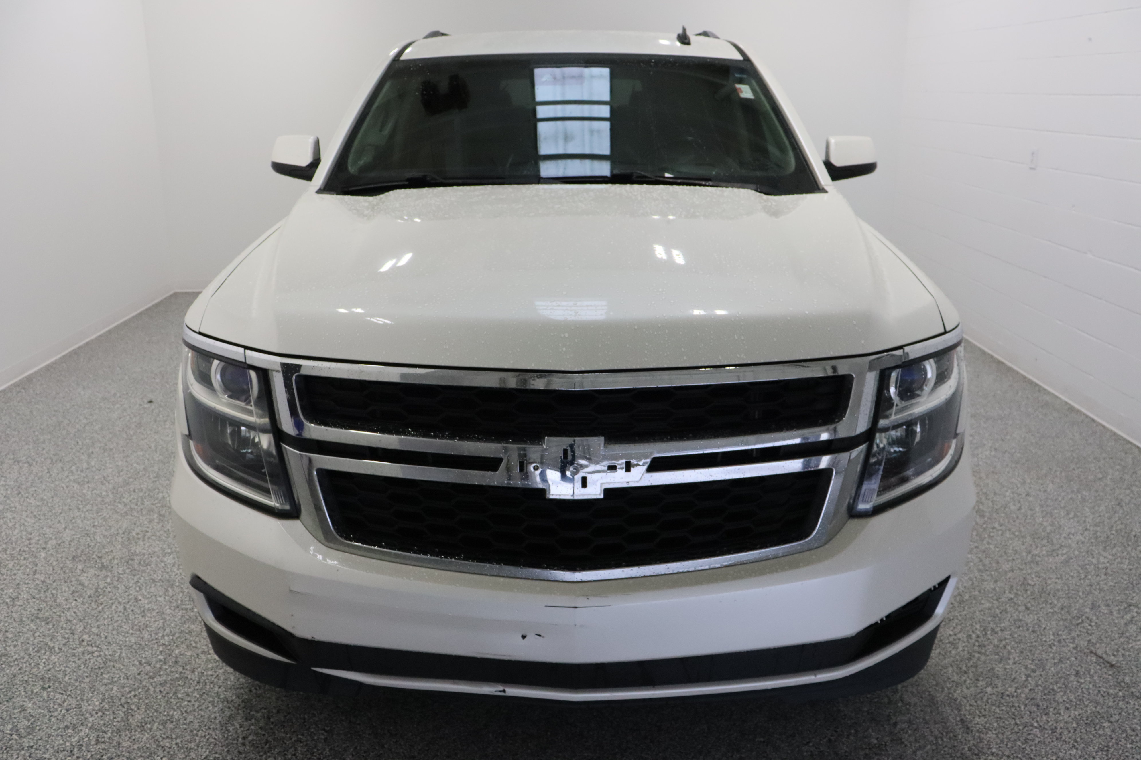 Used 2015 Chevrolet Suburban LT RWD image 3