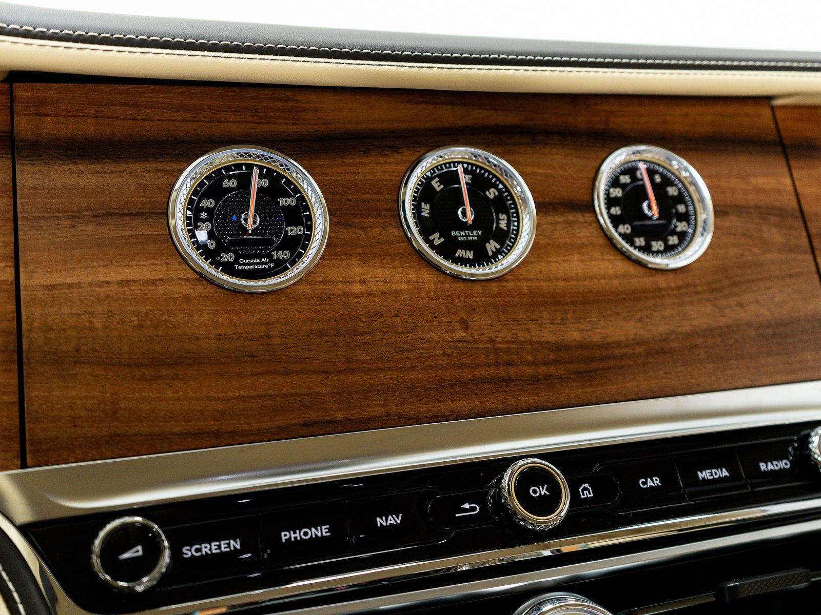 New 2025 Bentley Flying Spur Plug-In Hybrid image 16