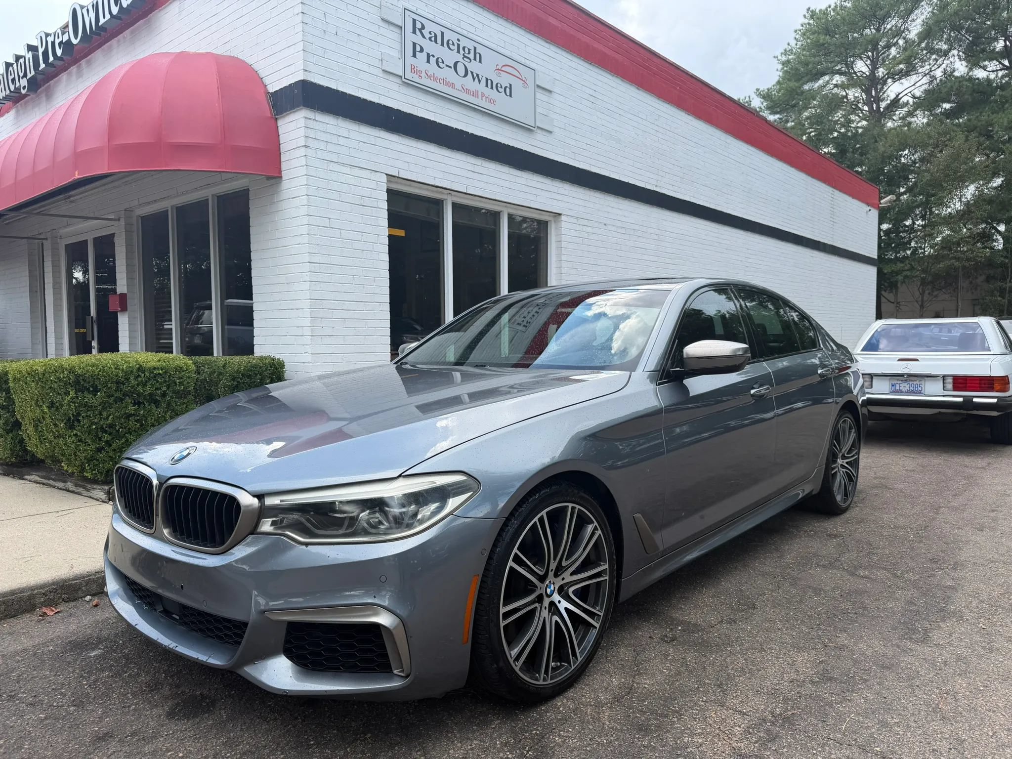 Used 2018 BMW M550i xDrive AWD/4WD image 2