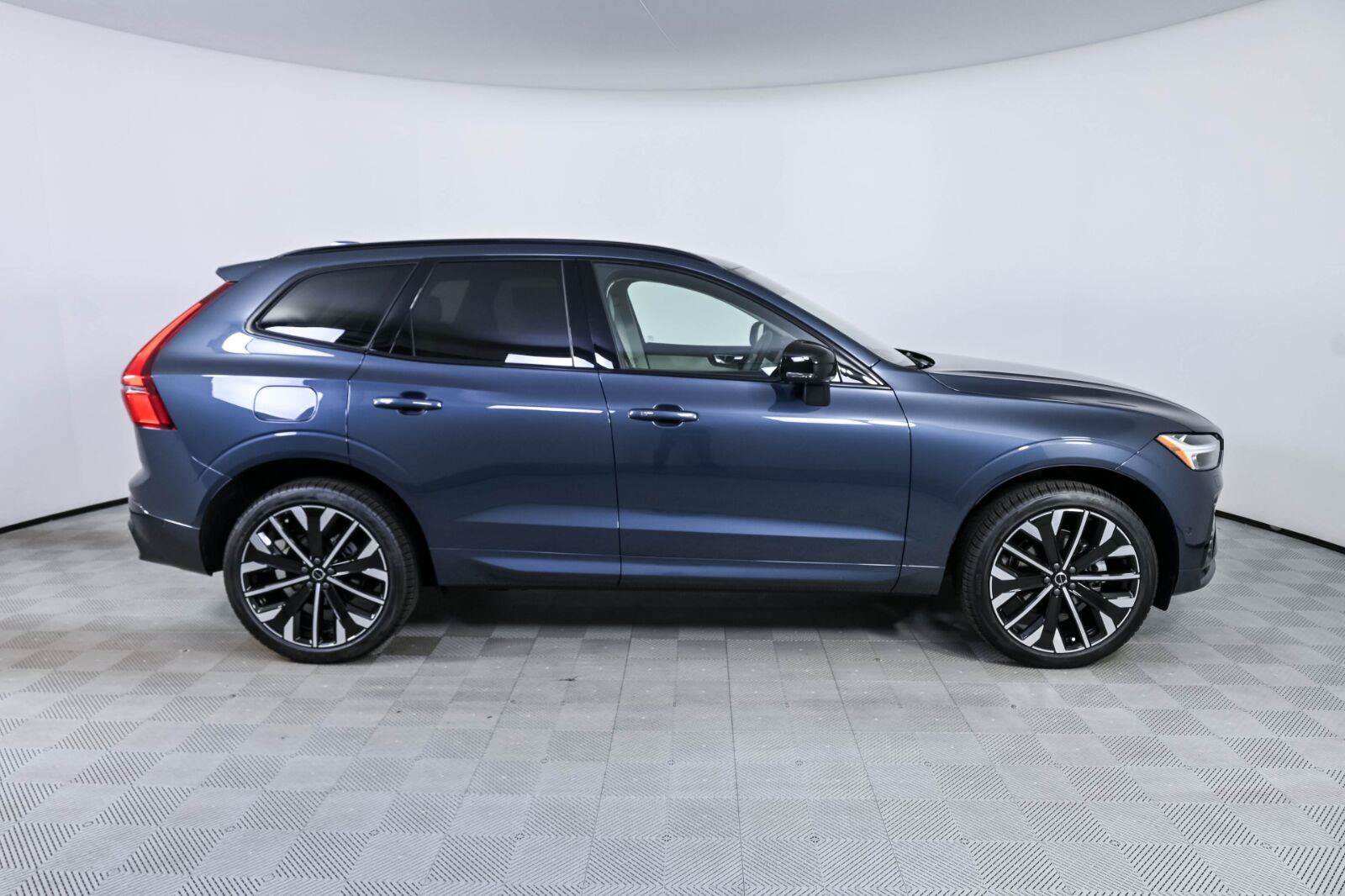New 2027 Volvo XC60 B5 Ultra AWD/4WD image 26