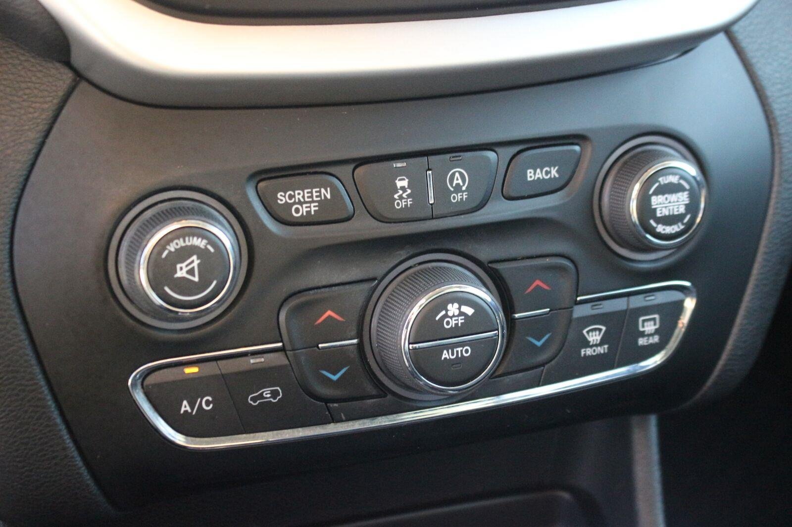 Used 2018 Jeep Cherokee Trailhawk w/ Quick Order Package 27L AWD/4WD image 25