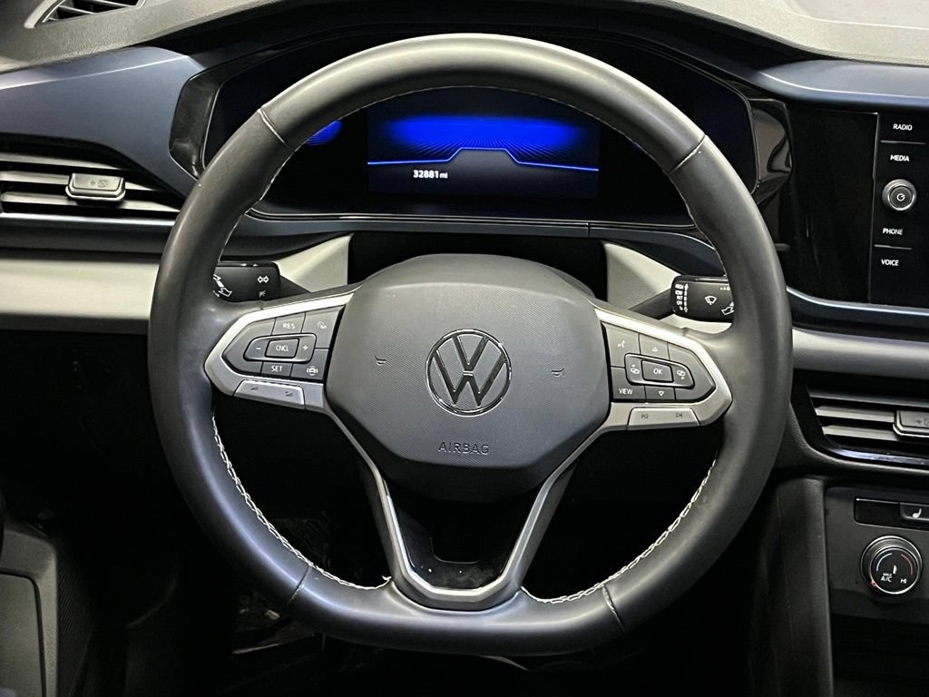 Used 2022 Volkswagen Taos SE w/ Panoramic Sunroof Package AWD/4WD image 9