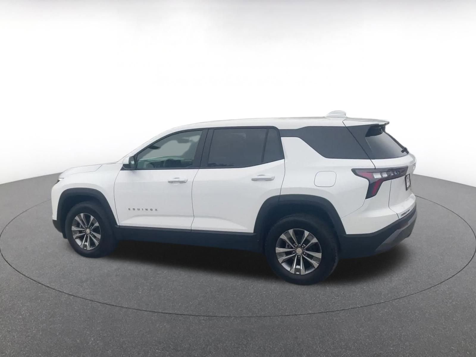 Used 2025 Chevrolet Equinox LT image 9