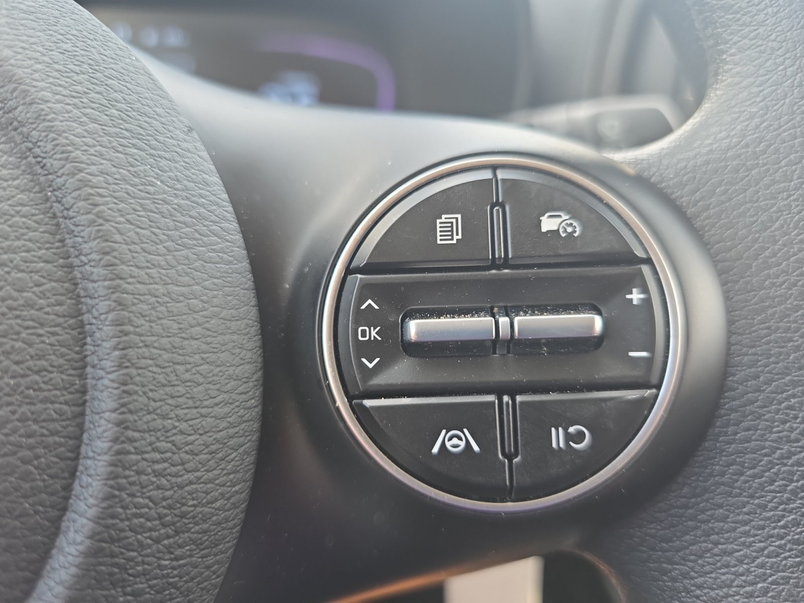 Certified 2025 Kia Soul LX w/ LX Technology Package FWD image 22