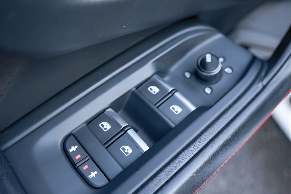 Used 2023 Lamborghini Urus S AWD/4WD image 38
