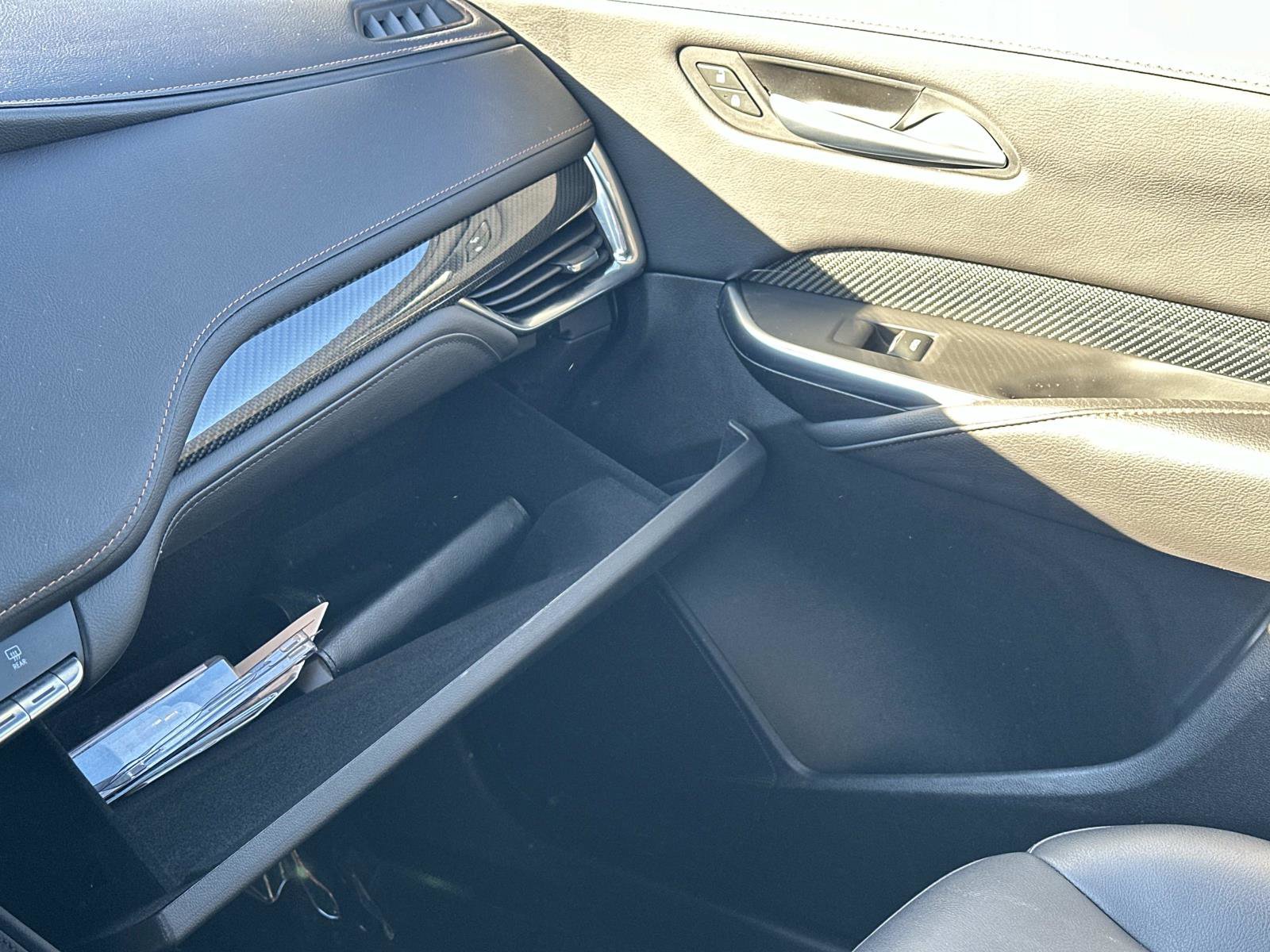 Certified 2023 Cadillac XT4 Sport w/ Technology Package image 33