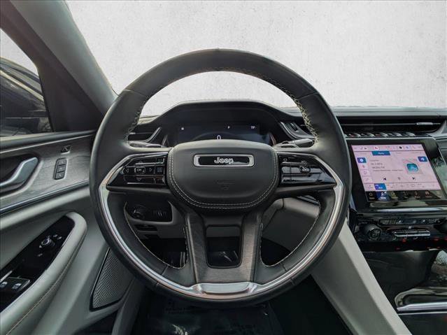 Used 2022 Jeep Grand Cherokee Overland w/ Luxury Tech Group IV image 11