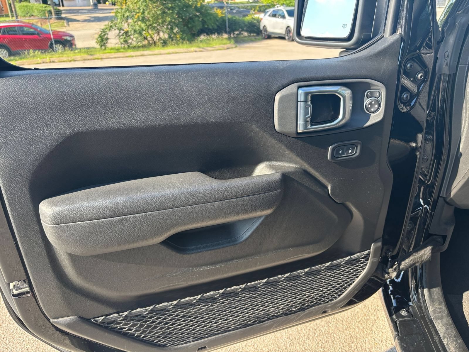 Used 2025 Jeep Wrangler Unlimited Sport AWD/4WD image 18