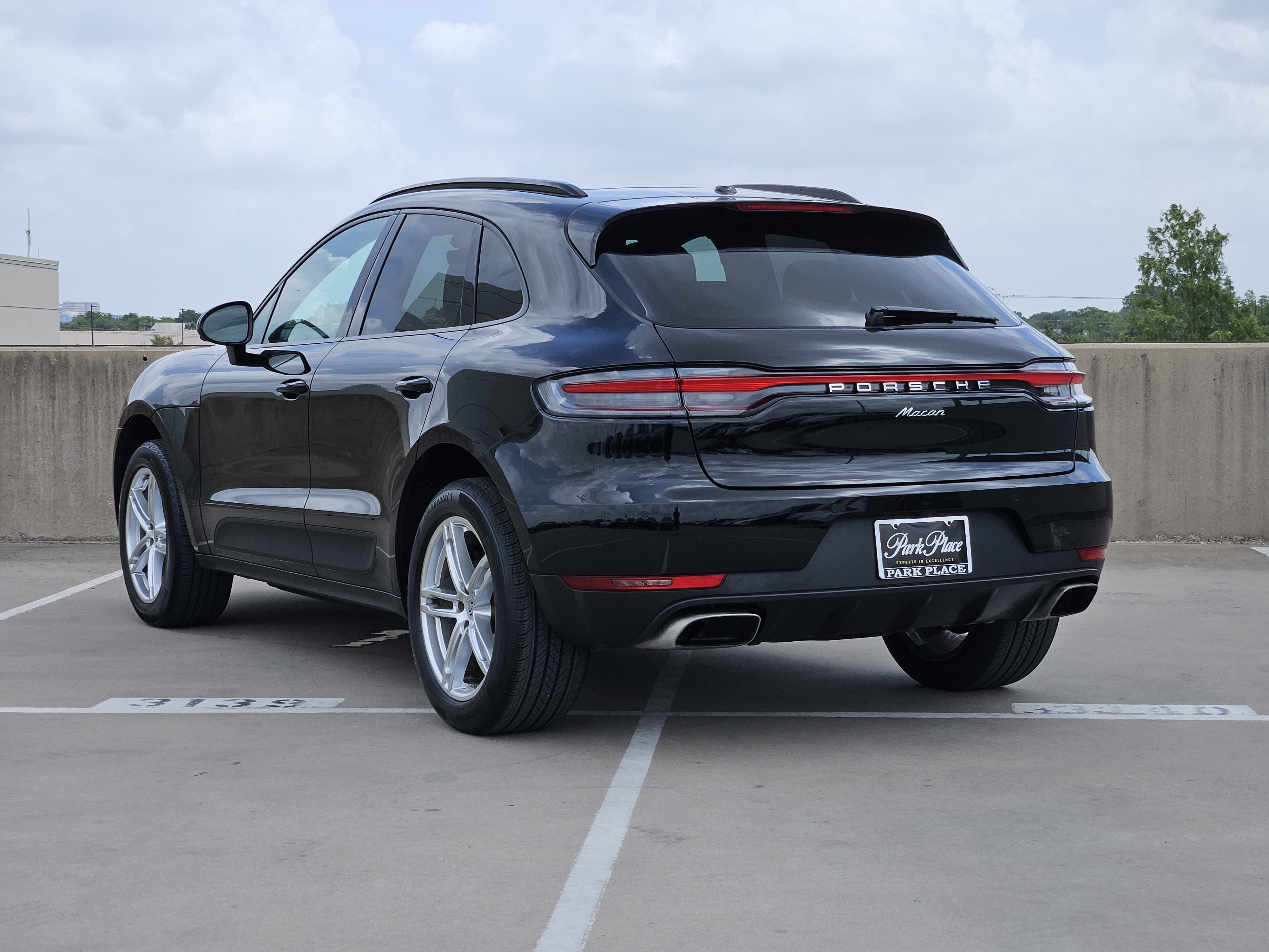 Certified 2021 Porsche Macan AWD/4WD image 3